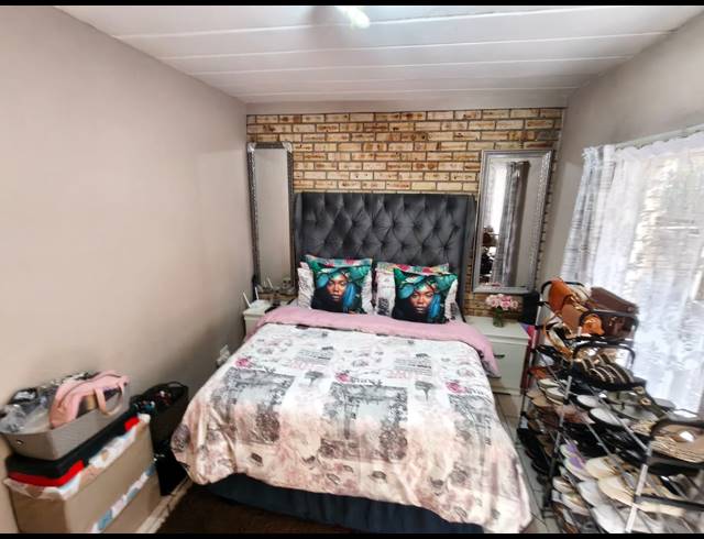 1 BEDROOM APARTMENT FOR SALE IN RUSTENBURG CENTRAL